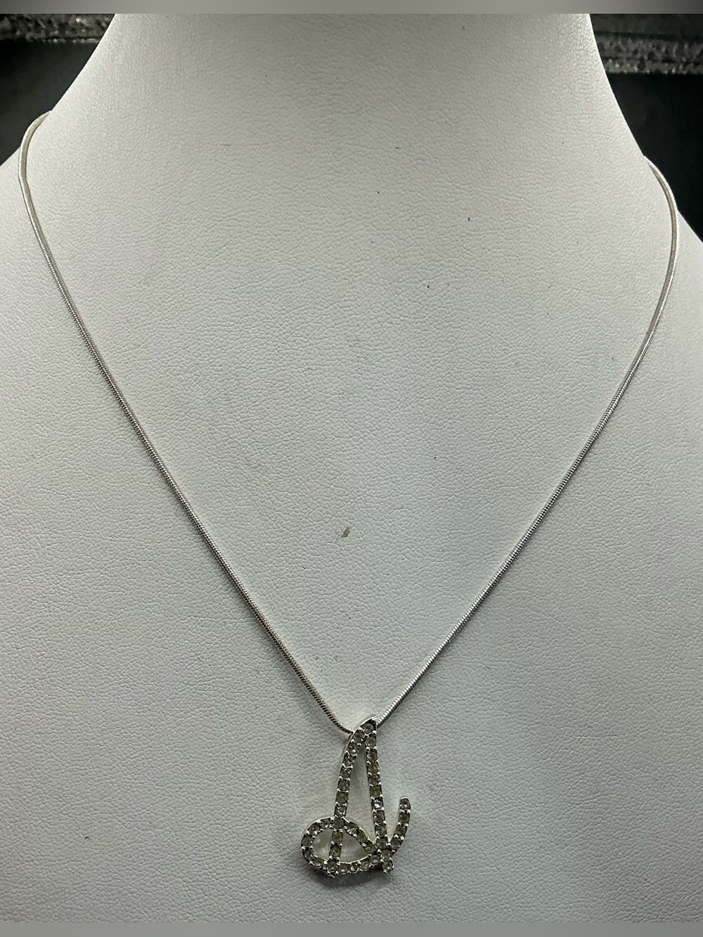 VJ JEWELRY SILVER TONE INITIAL A CRYSTAL PENDANT NECKLACE